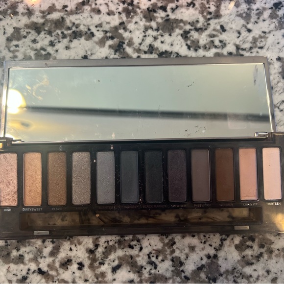 6 sets of Urban Decay eye shadow palettes - Picture 6 of 6